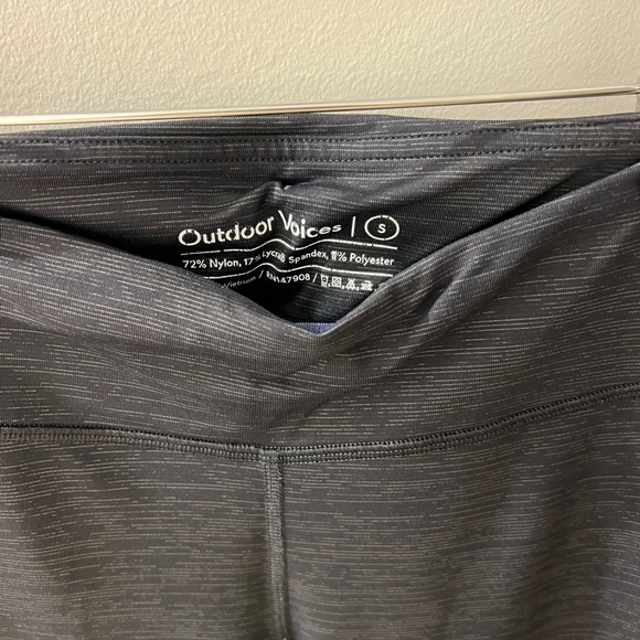 Outdoor voices matching crop top and leggings - Picture 5 of 7